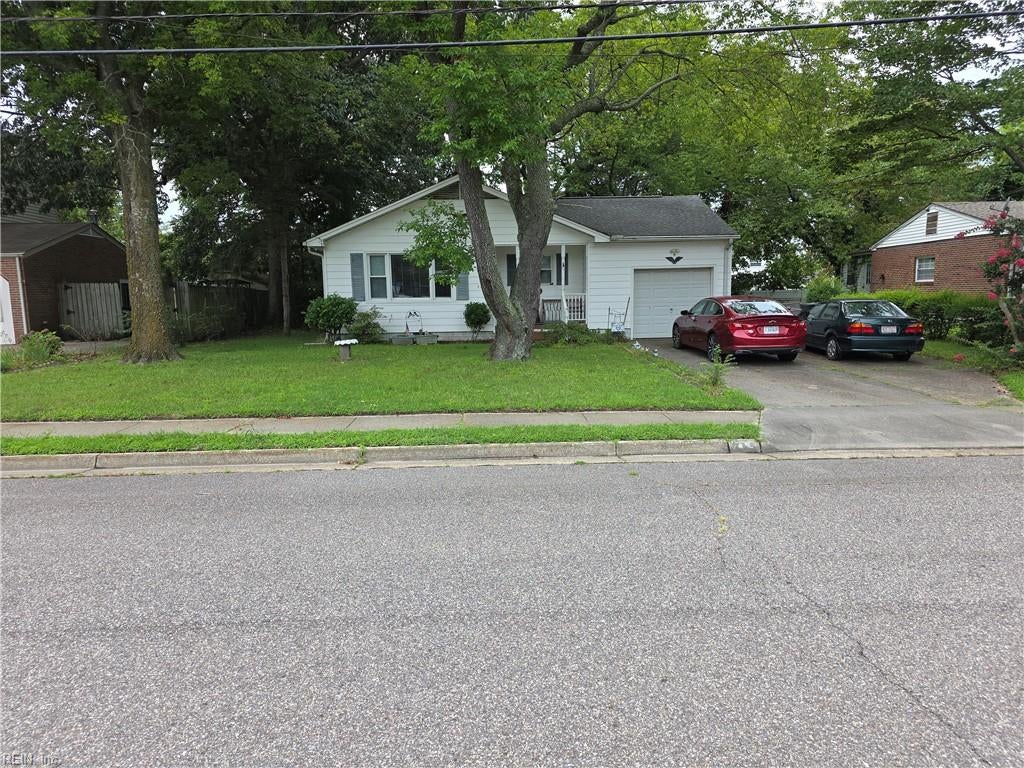 715 Essex Park Dr — photo