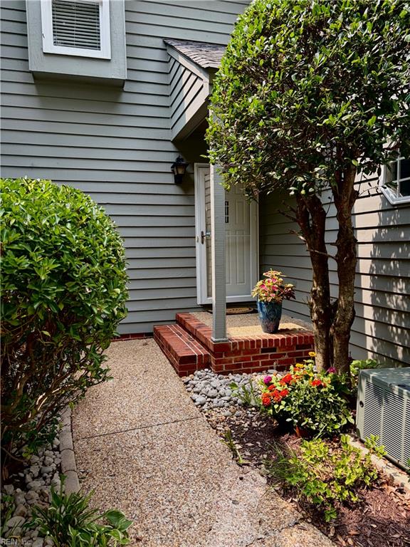 520 Spring Trce — photo