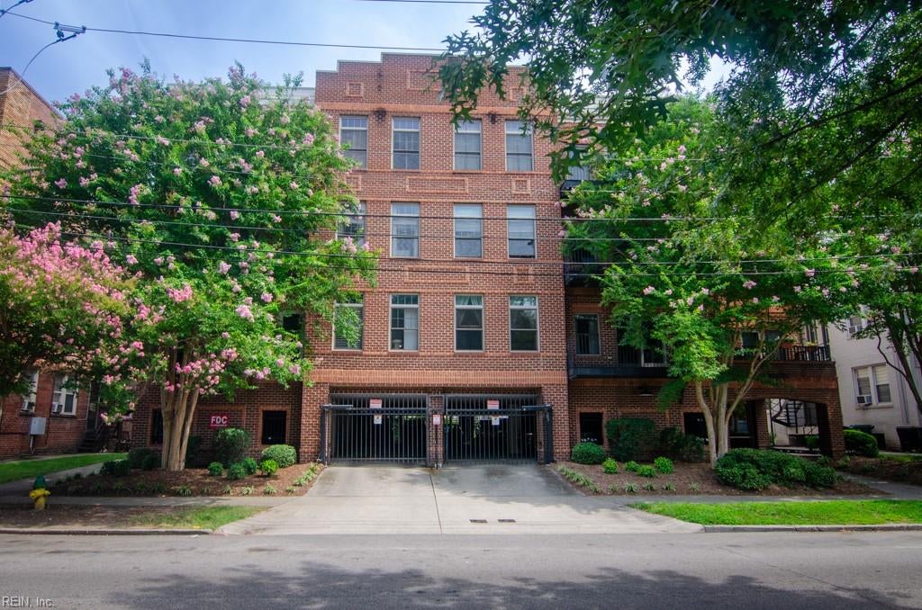 810 W Princess Anne Rd 404 — photo