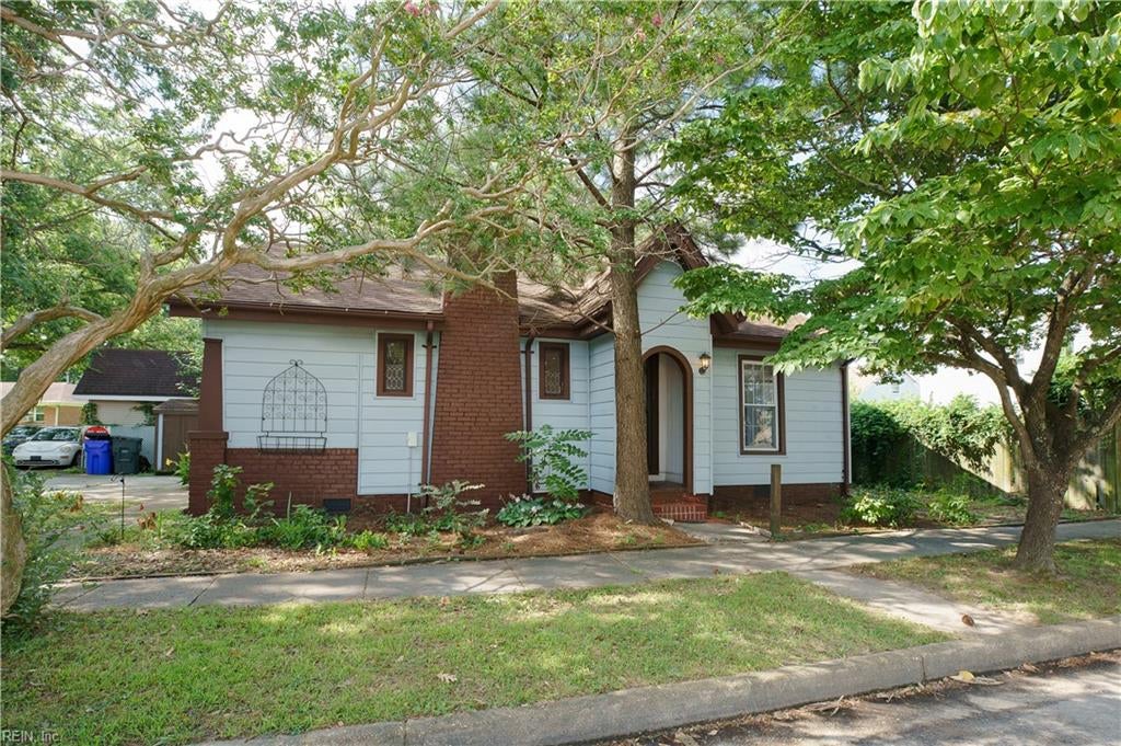 1009 E Leicester Ave — photo