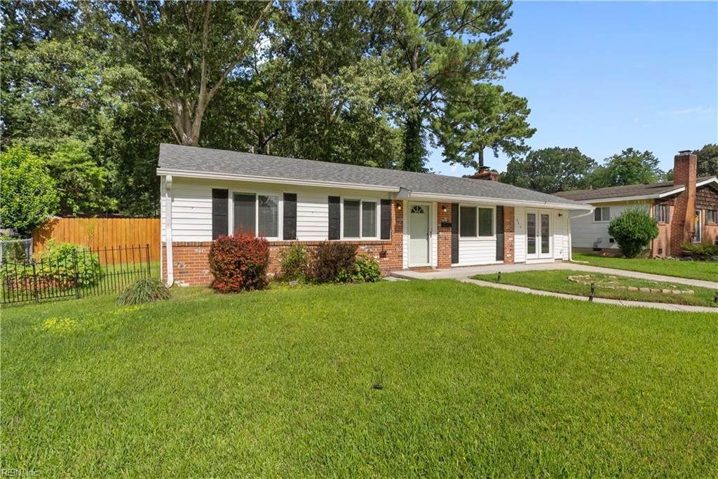 453 Turf Dr — photo