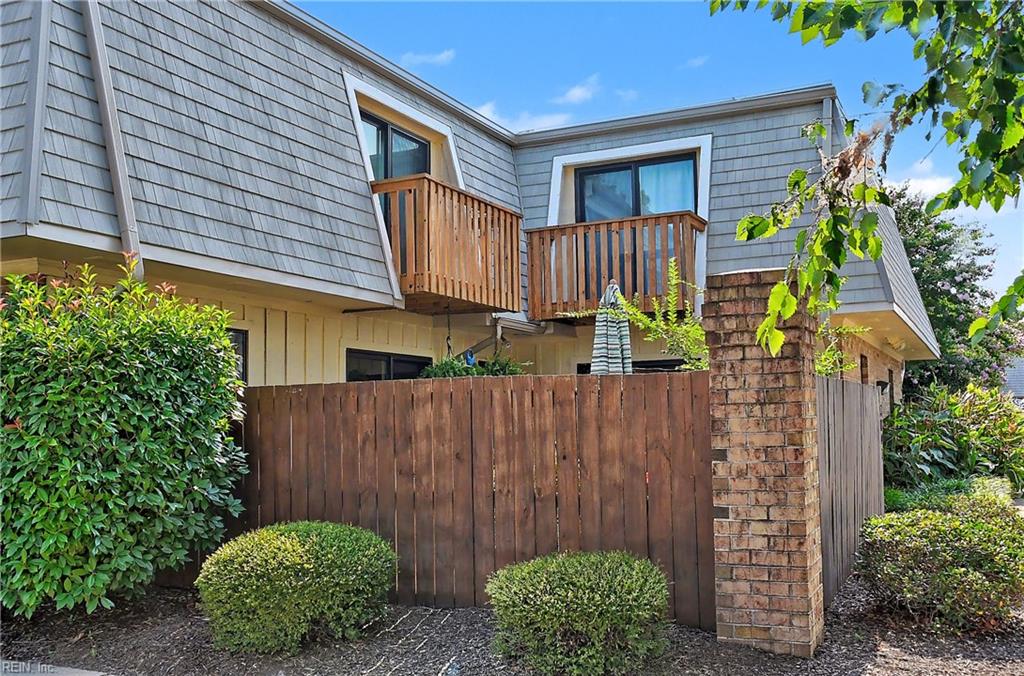 1001 Lands End Way — photo