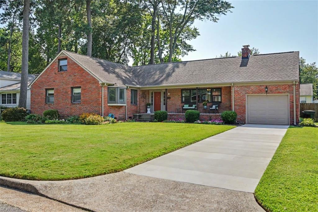 12 Pine Cone Dr — photo