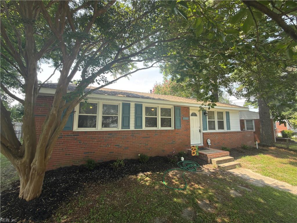 3010 Menands Dr — photo