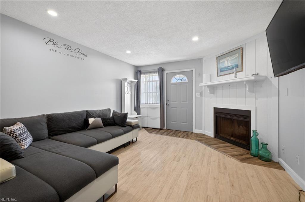 245 W Ocean View Ave 102 — photo