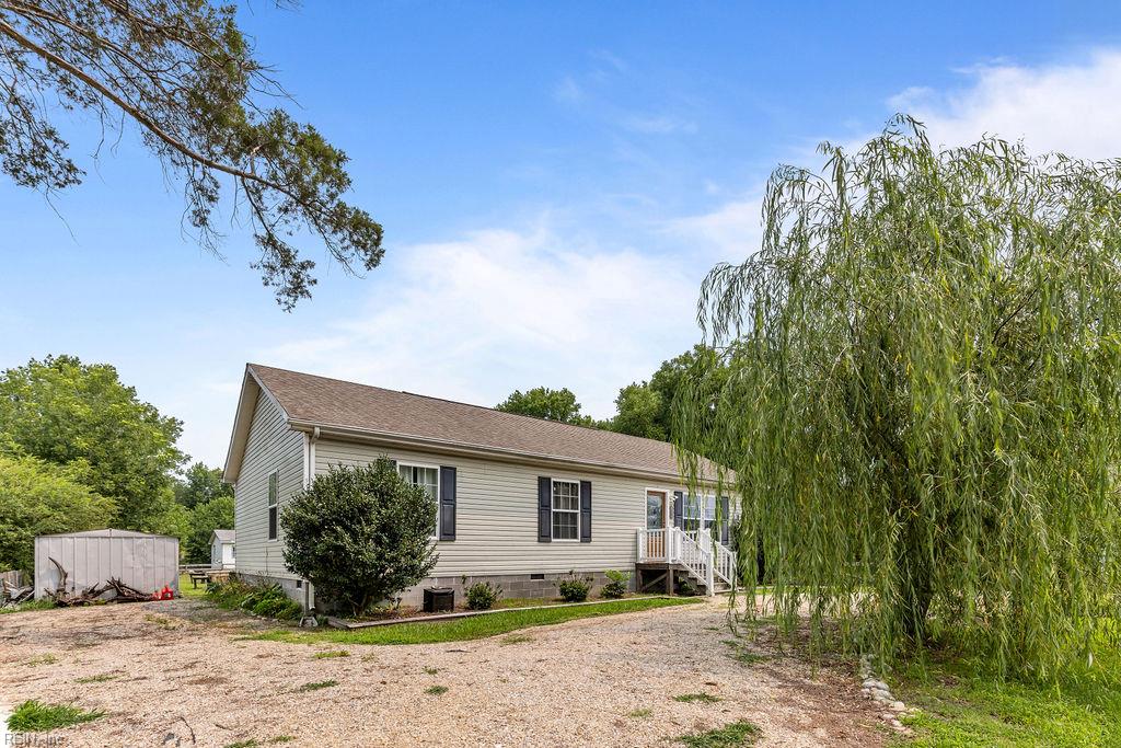 402 E Main Street, Wakefield, VA 23888 — photo 2