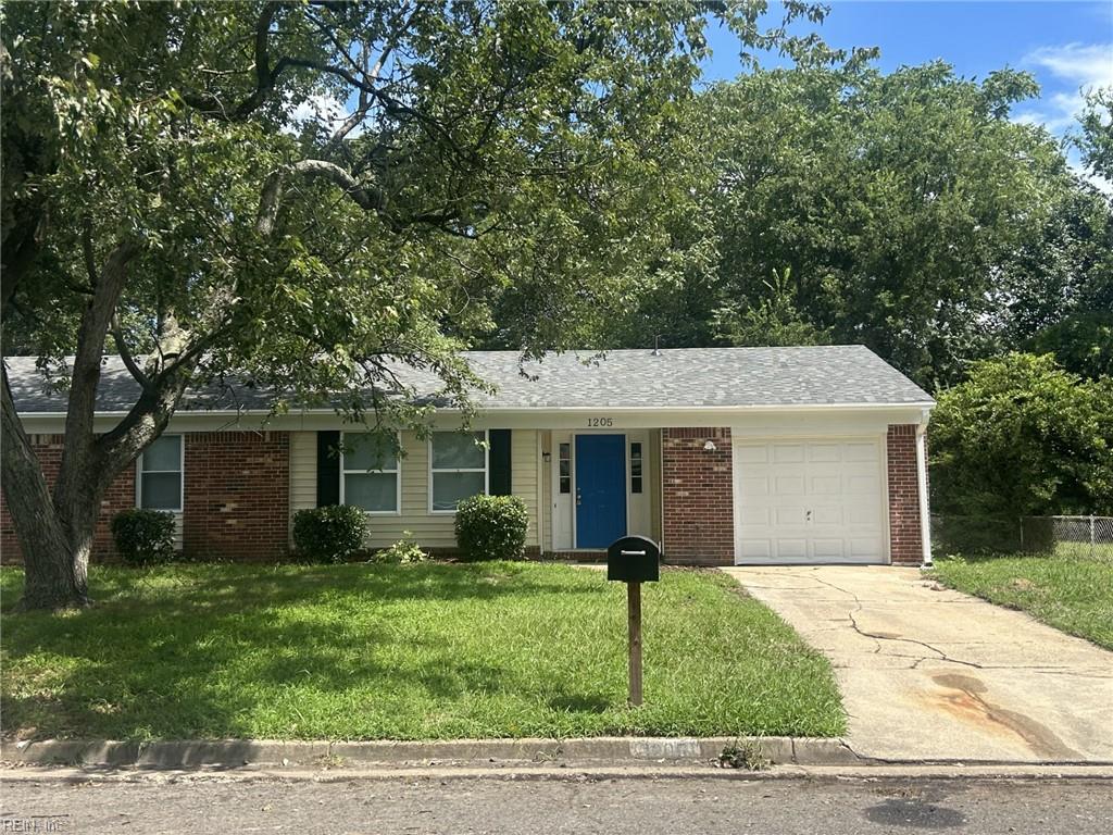1205 Aaron Ct — photo