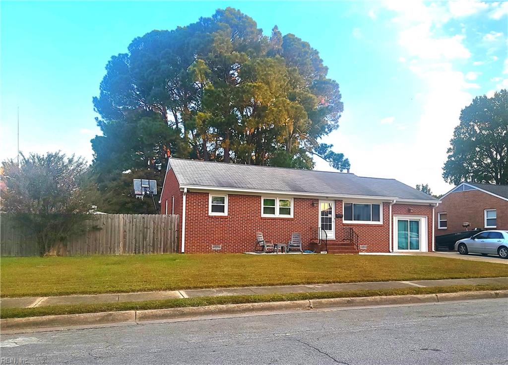 311 Hercules Dr — photo