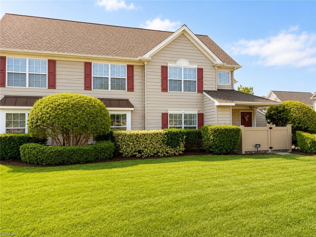 704 Lakeside Dr — photo