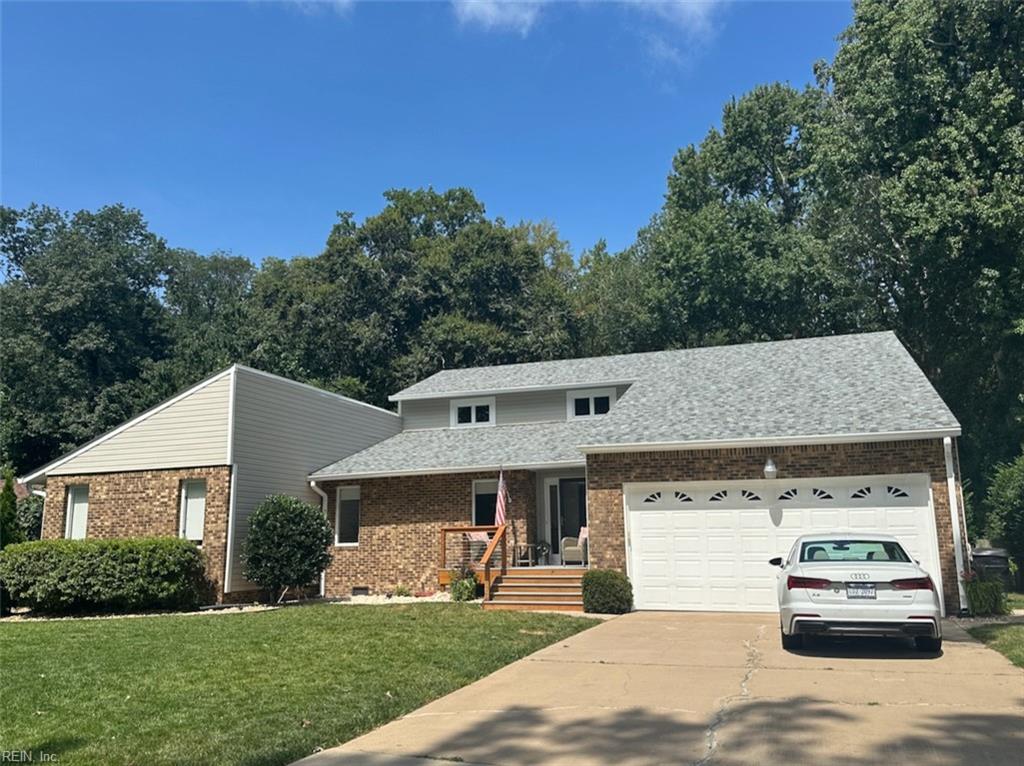 1060 Commodore Dr — photo