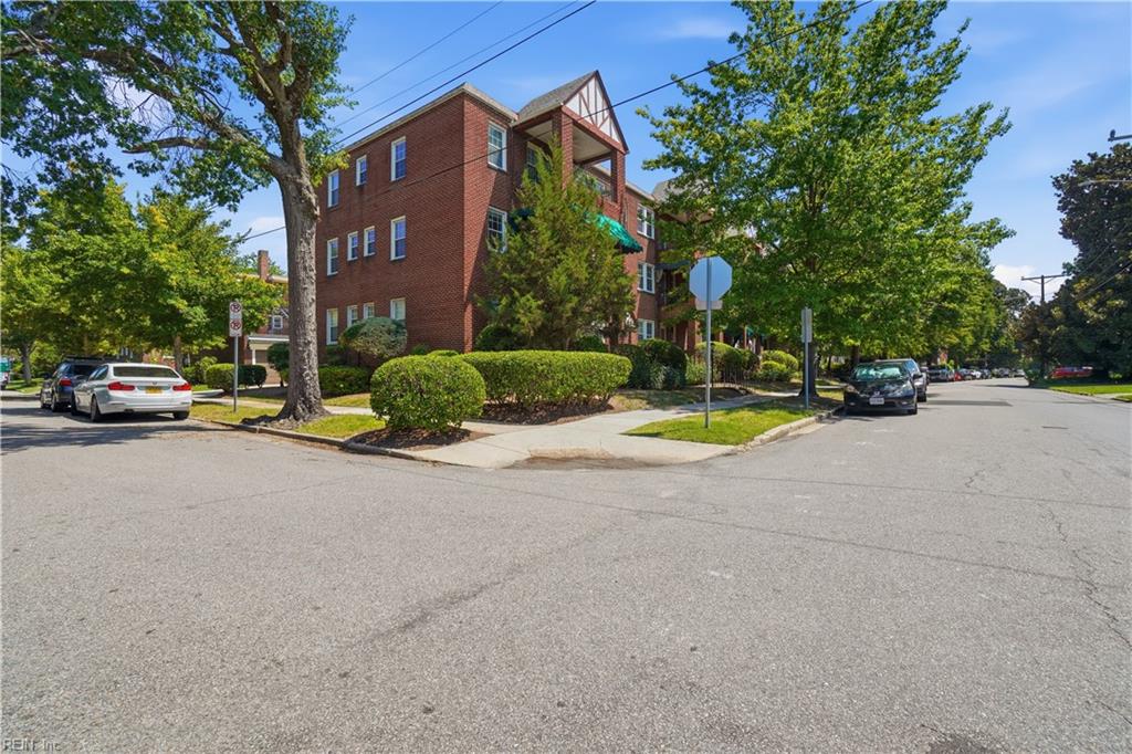 940 W Princess Anne Rd a4 — photo
