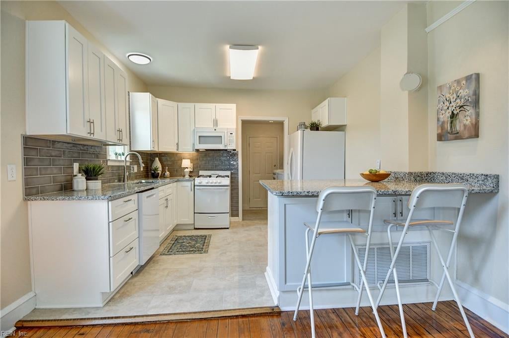 2103 Roanoke Ave — photo