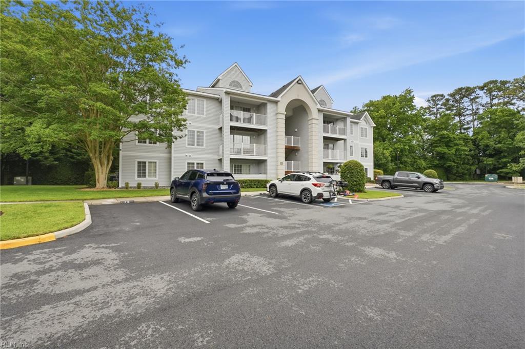 904 Charnell Dr 303 — photo