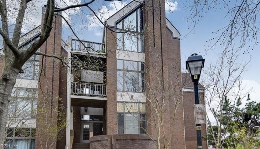 696 Mowbray Arch 540 — photo