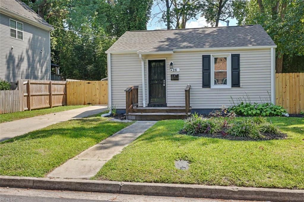 28 Pollux Cir W — photo