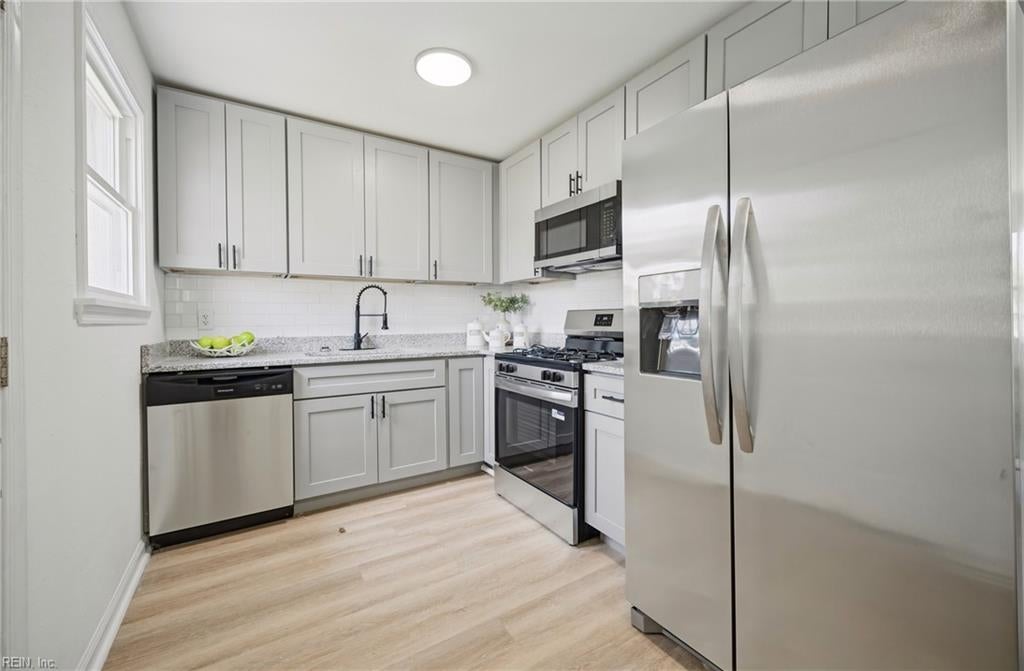 1003 Warfield Dr — photo