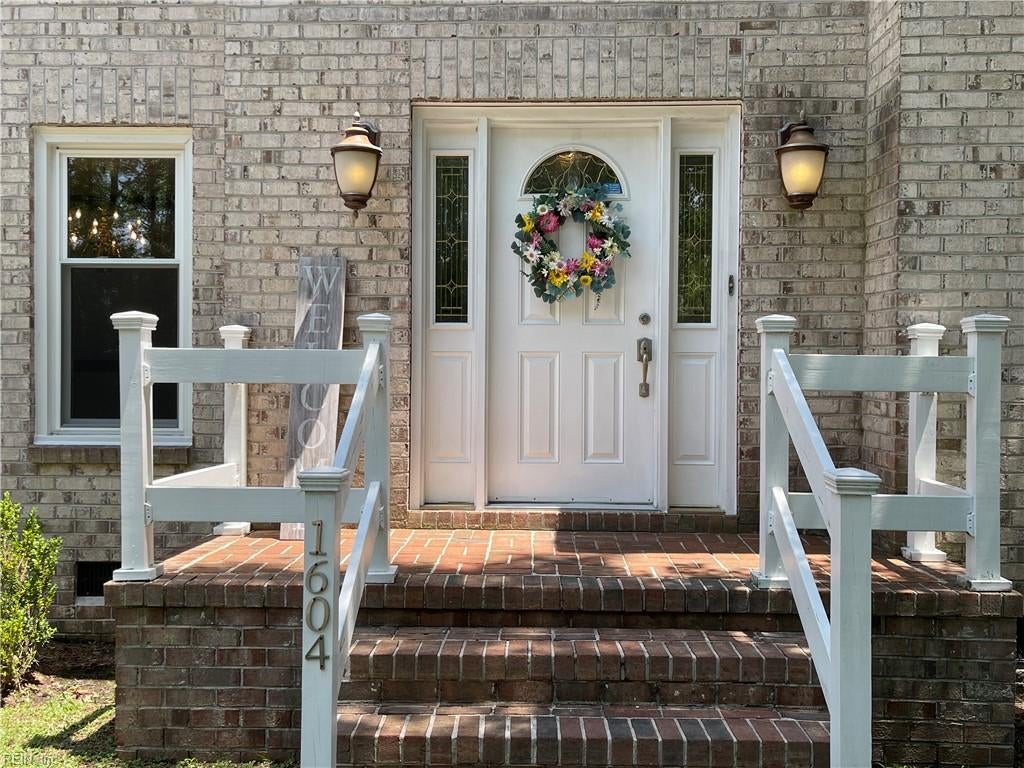 1604 Grey Friars Chse — photo