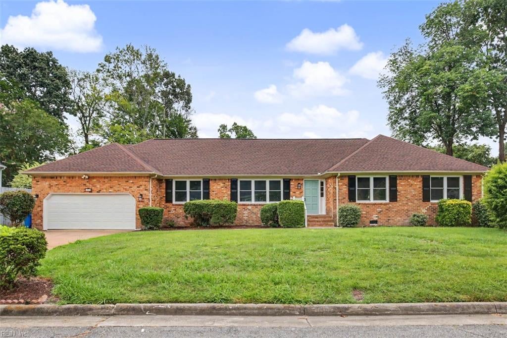 904 Stockbridge Dr — photo