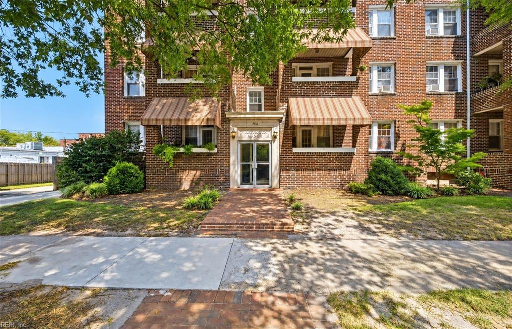 742 Washington Park #a3 — photo
