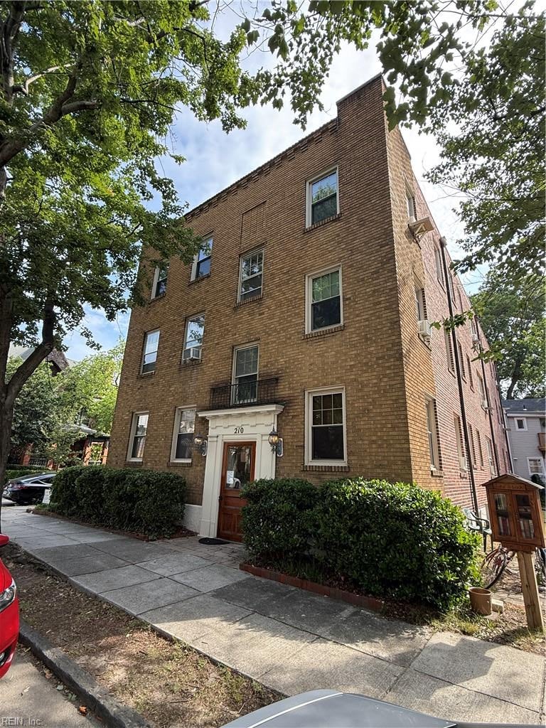 210 Drummond Place Pl 6 — photo