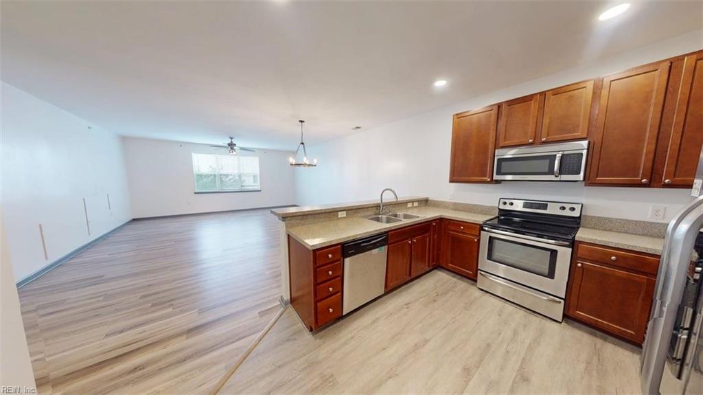 4332 Hillingdon Bend — photo