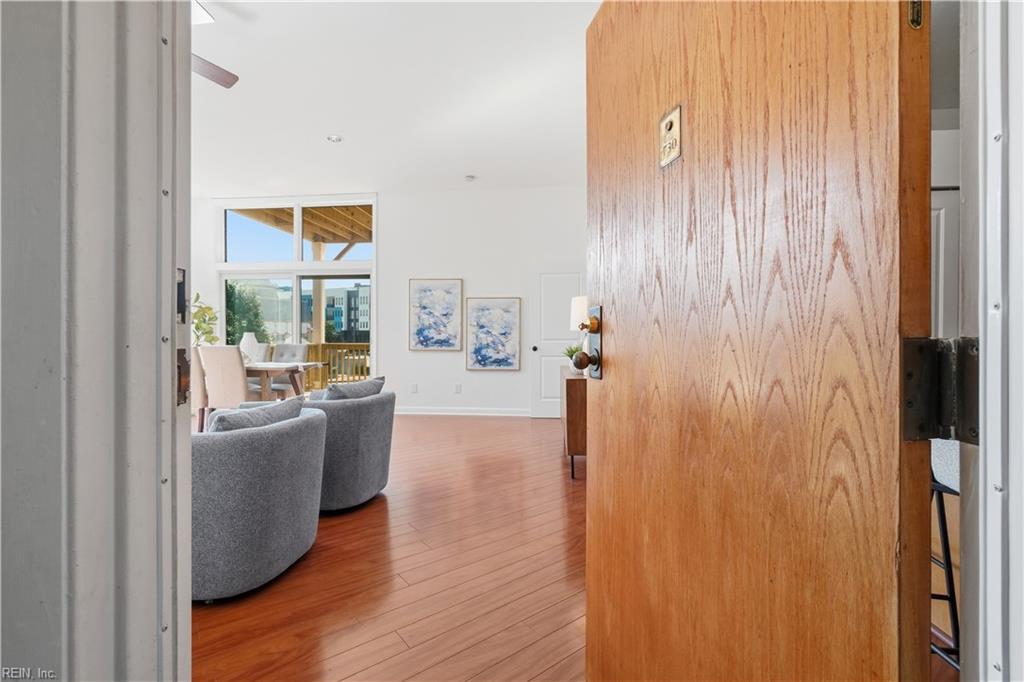 696 Mowbray Arch 730 — photo