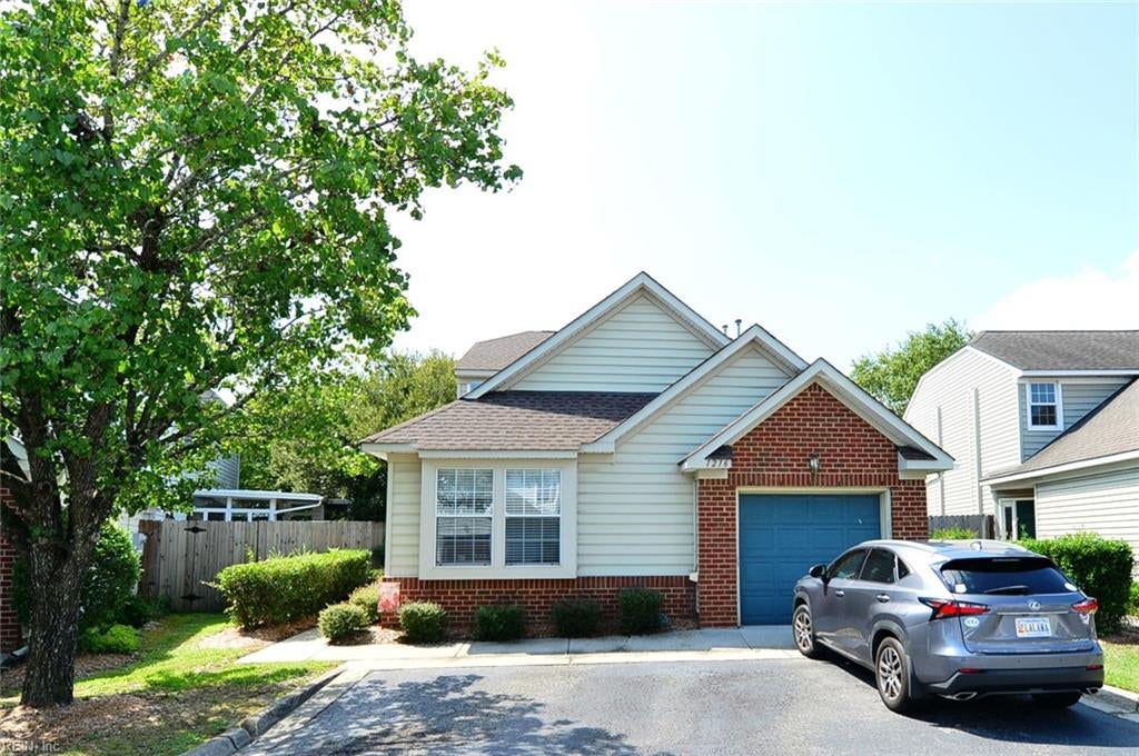 1216 Club Point Dr — photo