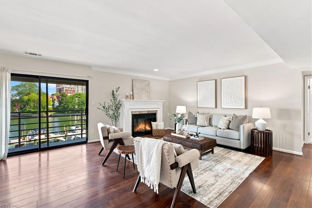 401 College Pl 20 — photo