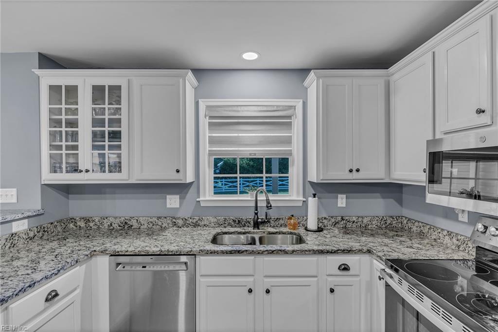 8922 E Colonial Trail, Smithfield, VA 23430 — photo 2