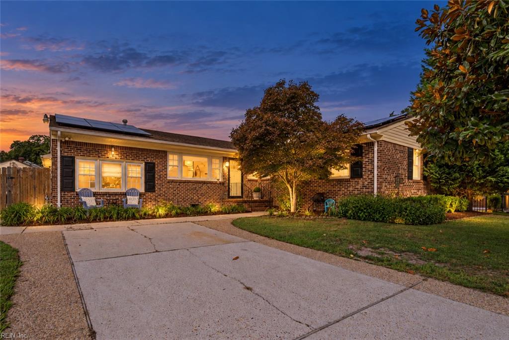 821 Ray Pl — photo