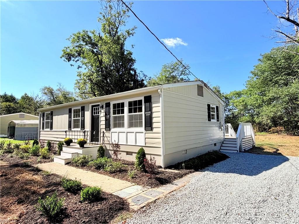 8024 Airport Rd — photo