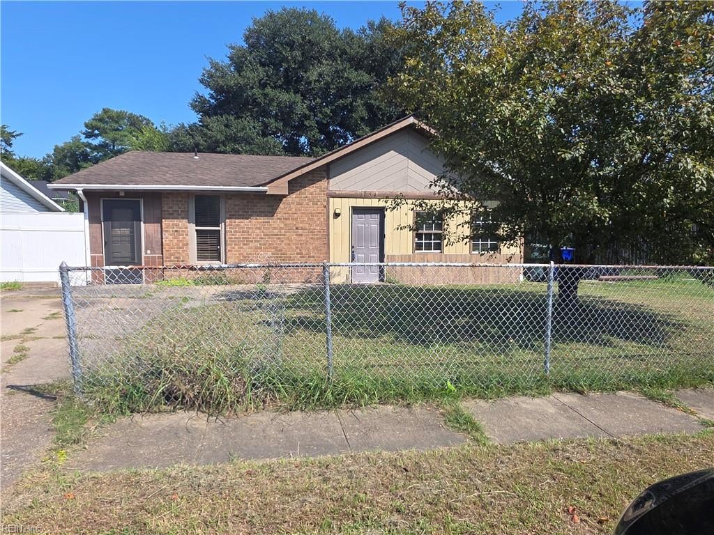 1054 Rainey Dr — photo