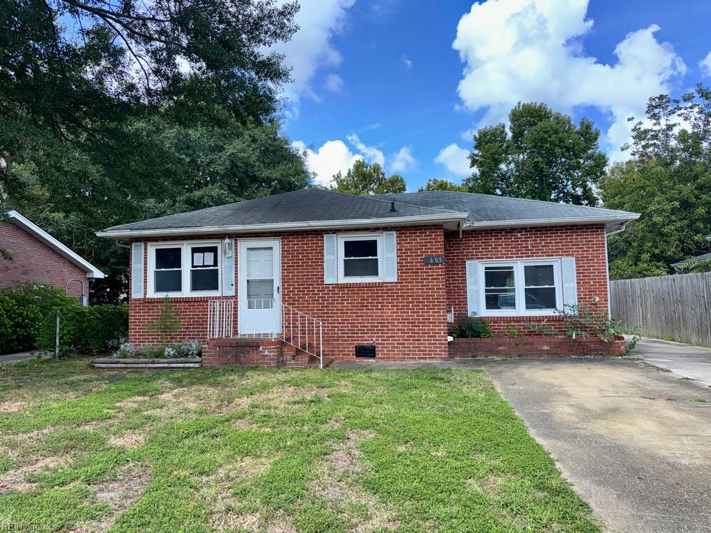 1605 Hawthorne Dr — photo