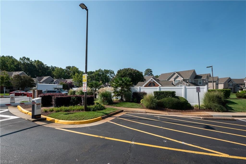 3861 Lasalle Dr 101 — photo