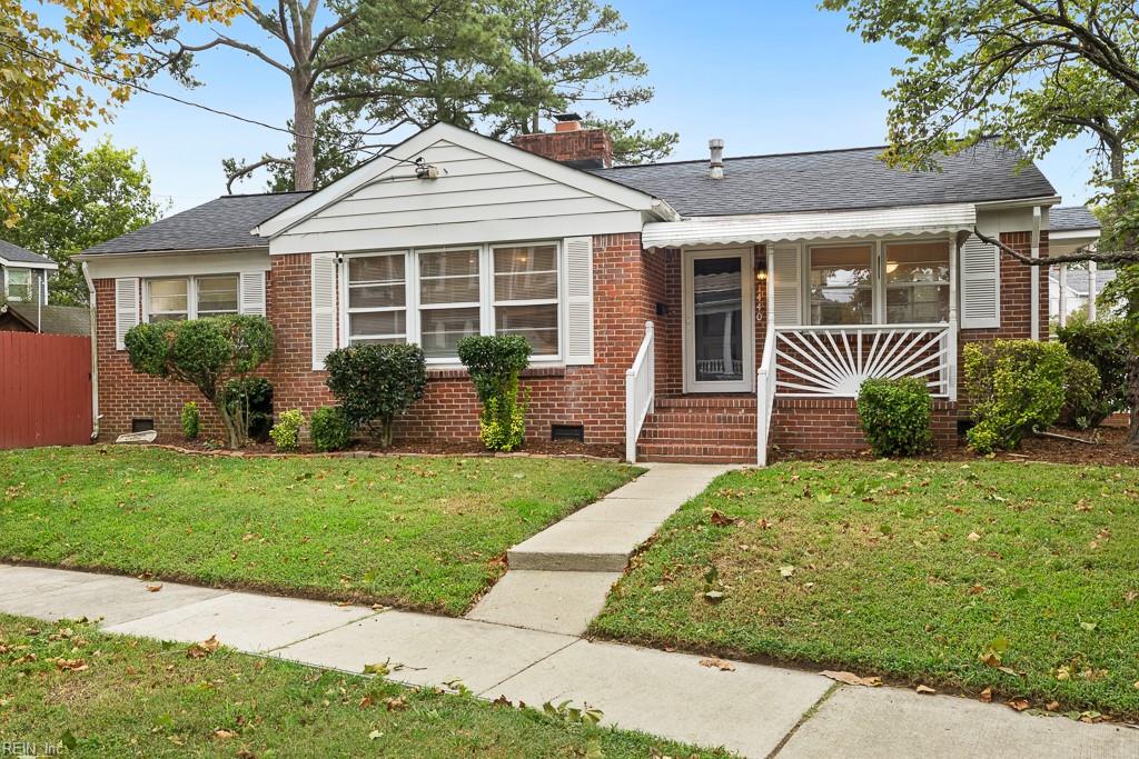 1440 Huntington Crescent — photo