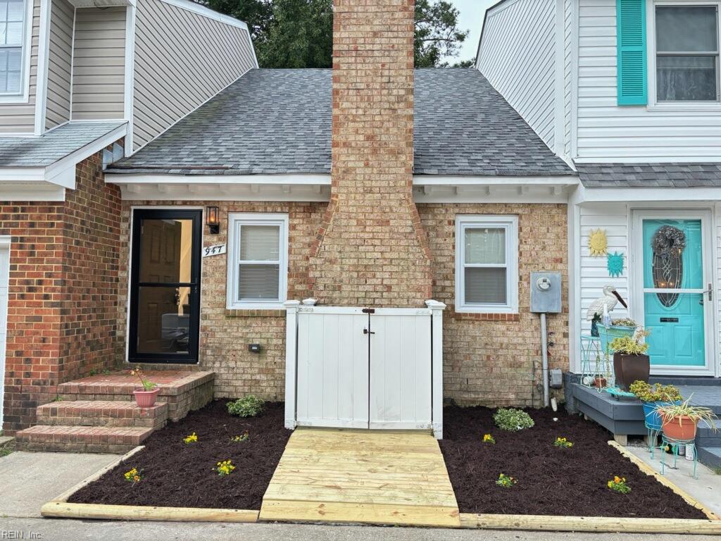 947 Wildwood Square Court — photo