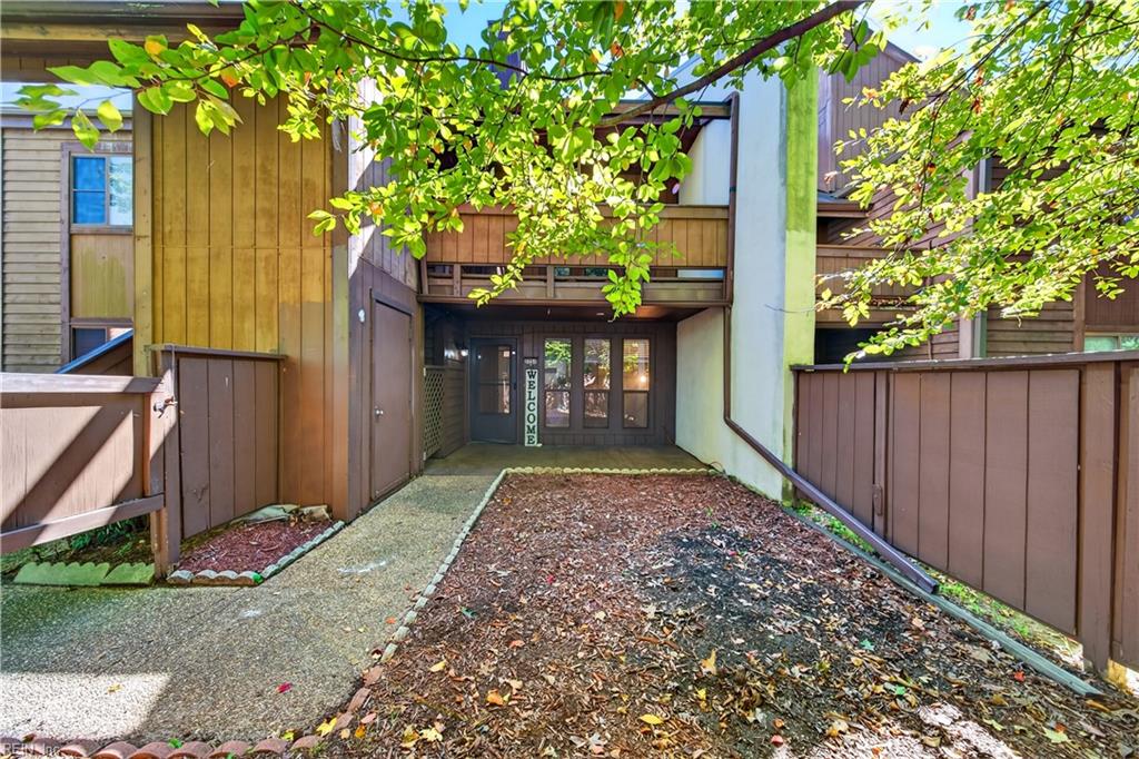 575 Ayrshire Way — photo
