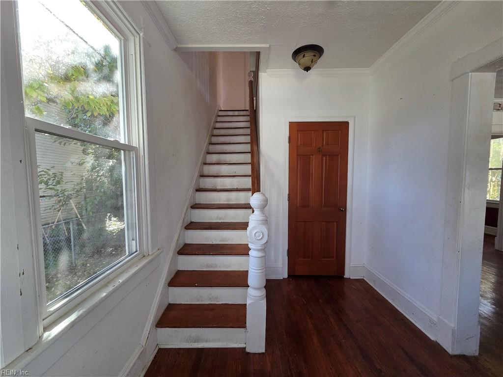 900 E Pembroke Avenue, Hampton, VA 23669 — photo 2