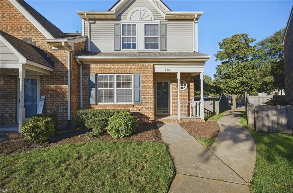 612 W Lake Circle — photo