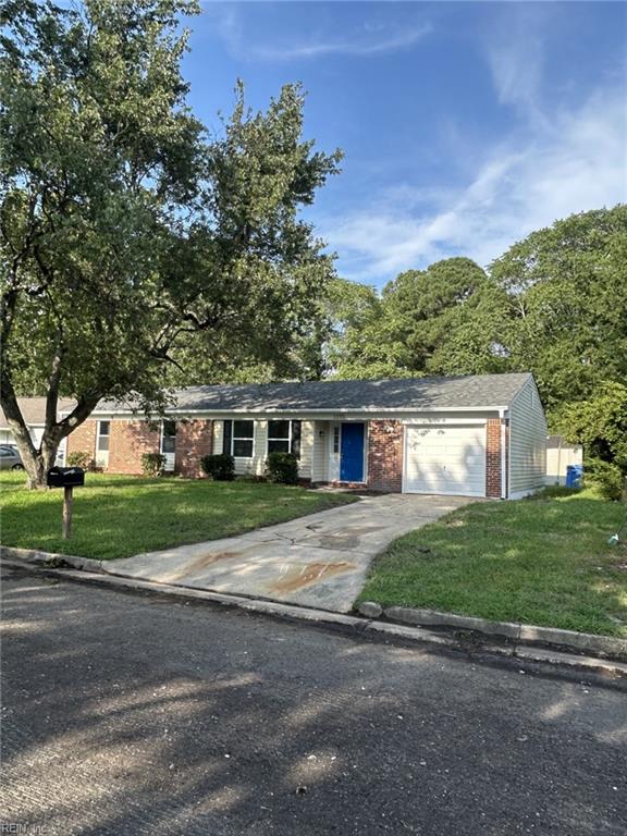 1205 Aaron Court — photo