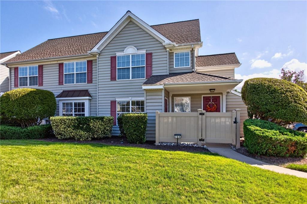 704 Lakeside Drive — photo