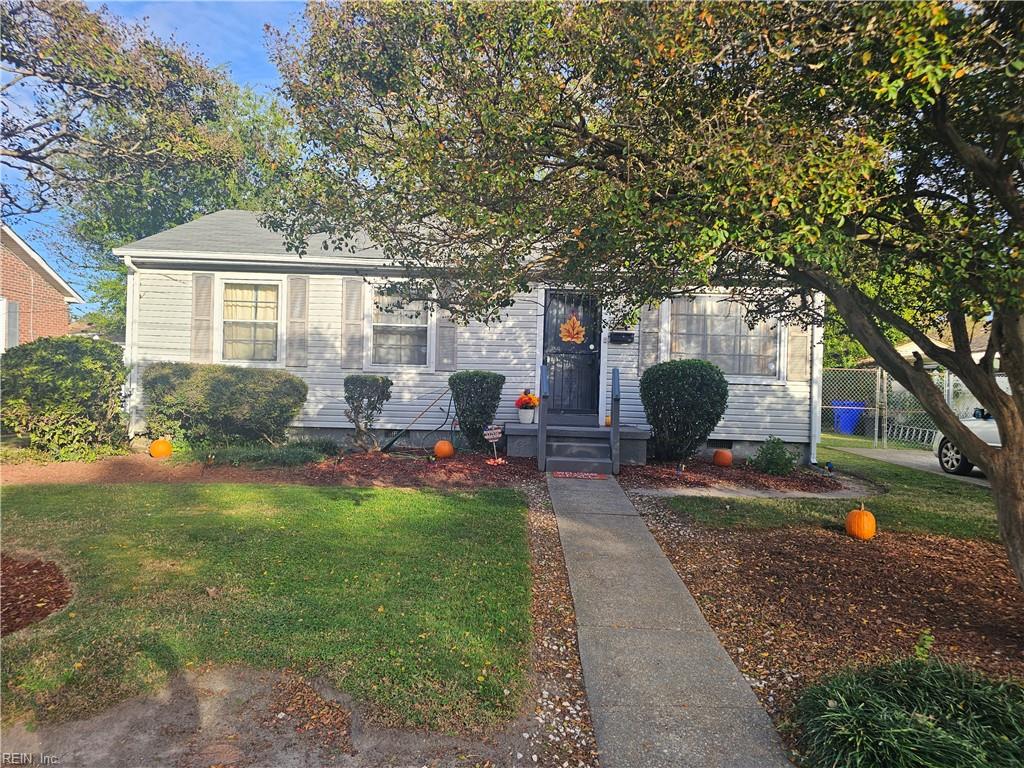 7008 University Drive — photo