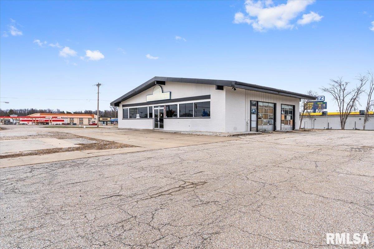 6000 S 6th Street Frontage Road — photo