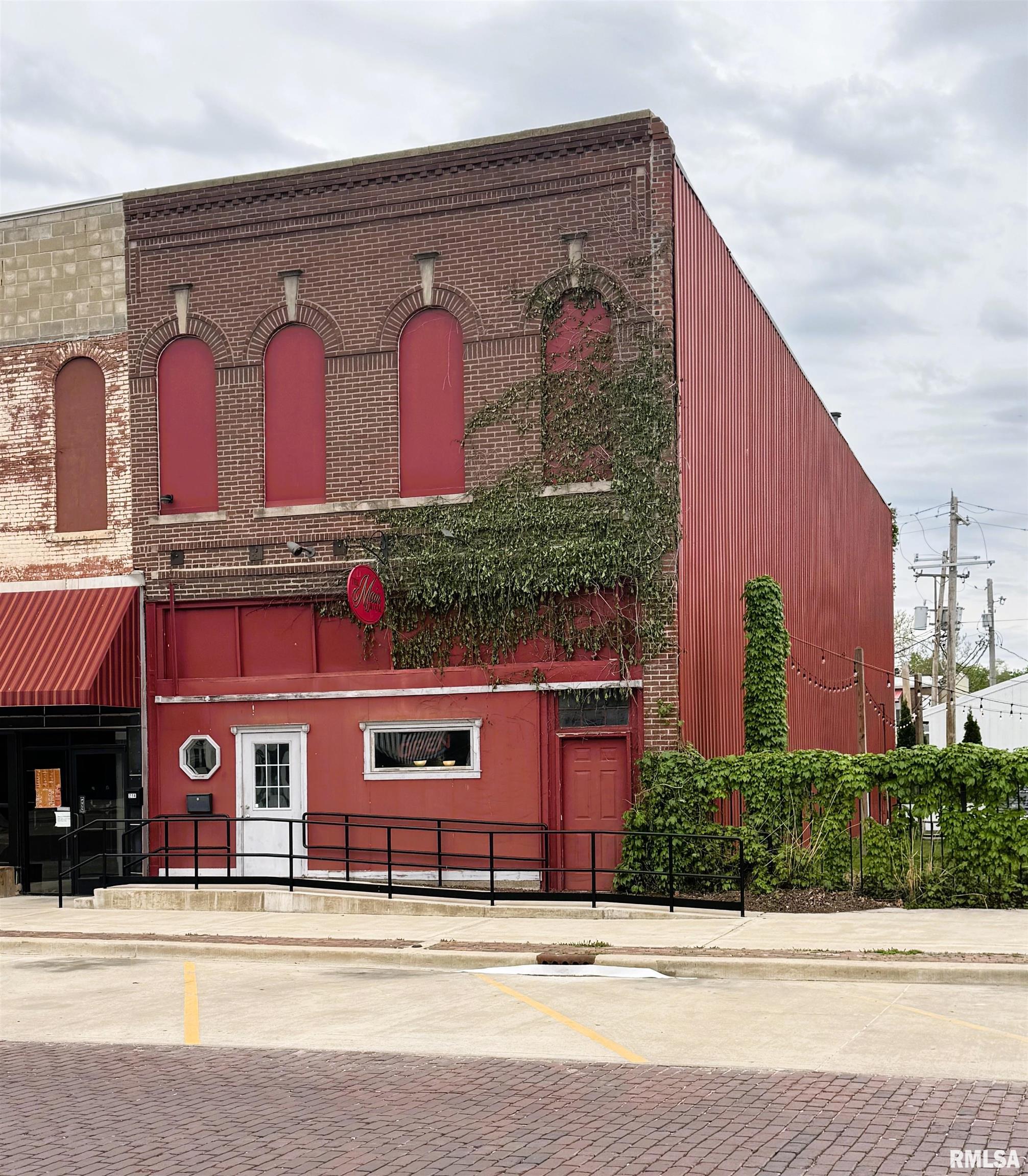 212 W Main Street — photo