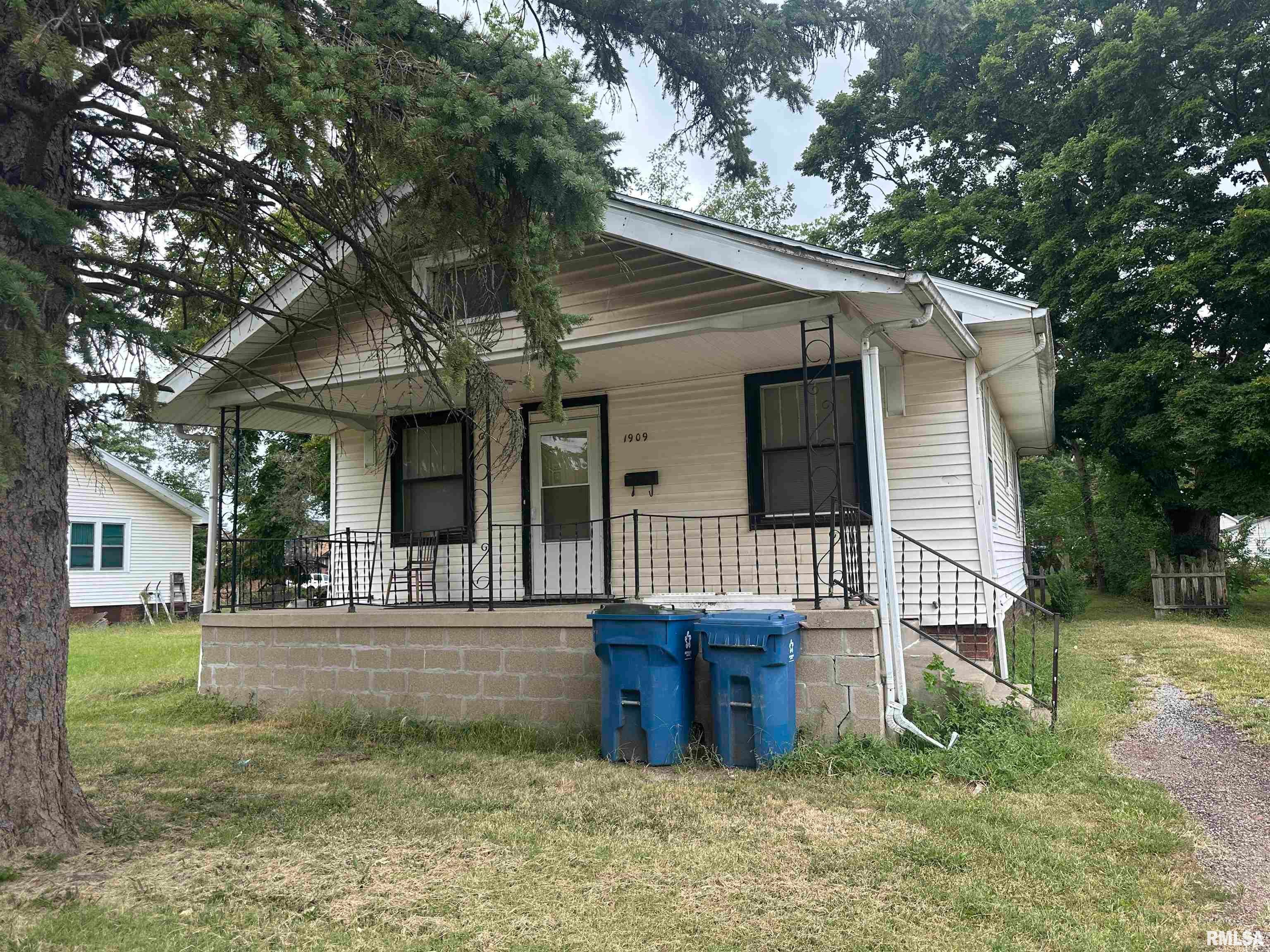 1909 E Cedar Street — photo