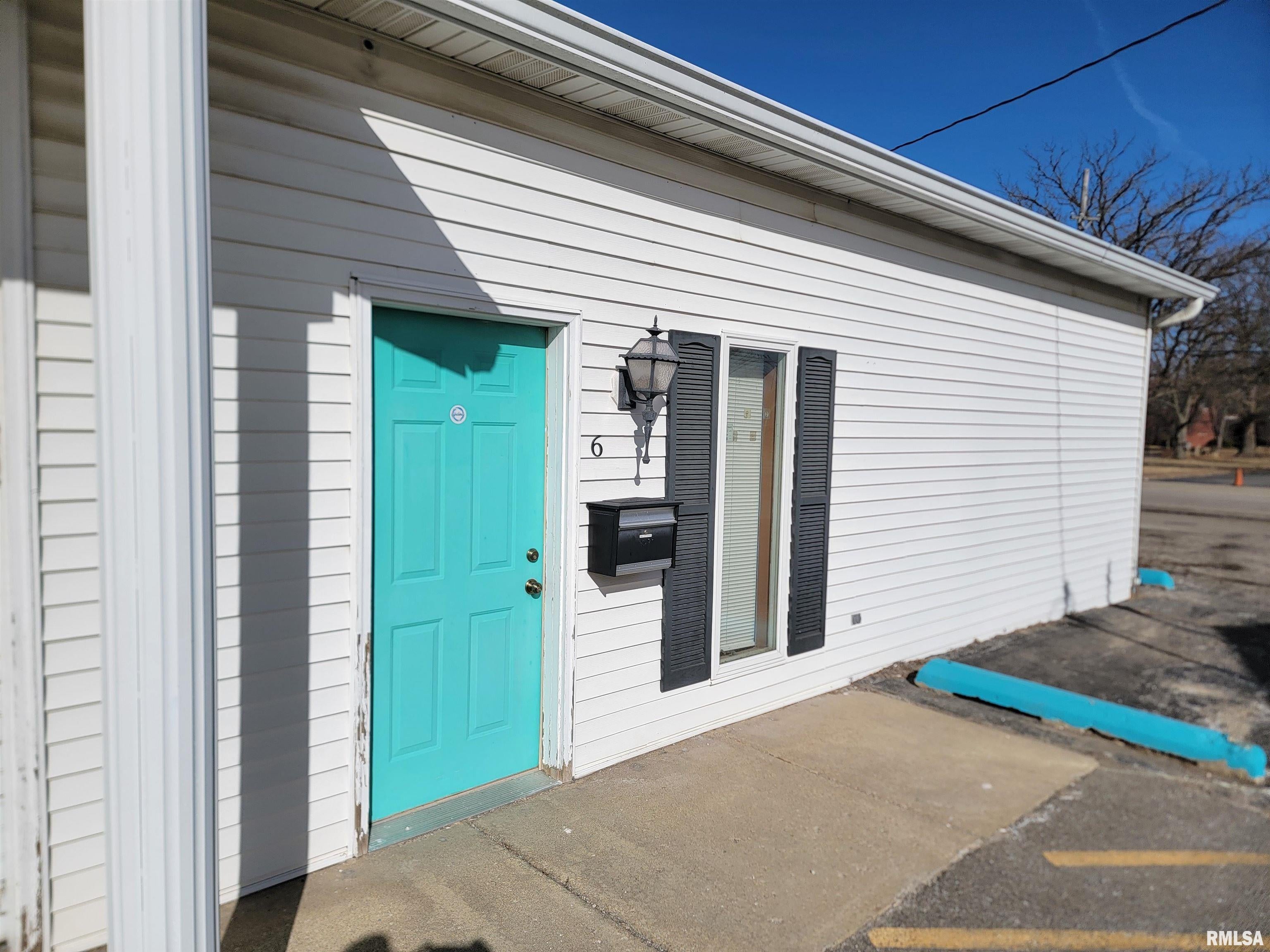 3351 S 6th Street Frontage Road 6 — photo