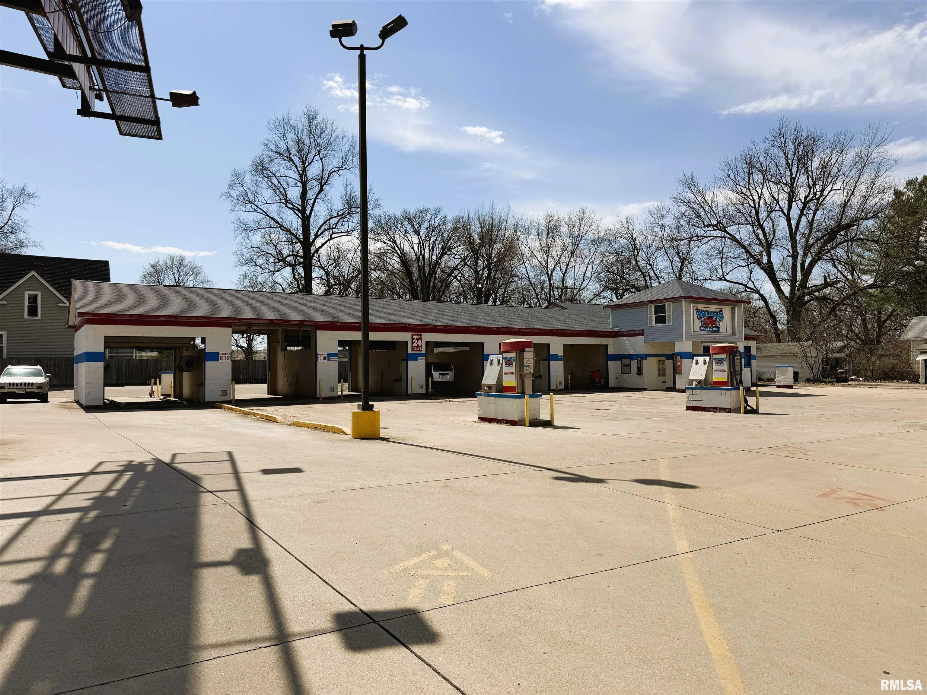 300 W North Grand Avenue — photo