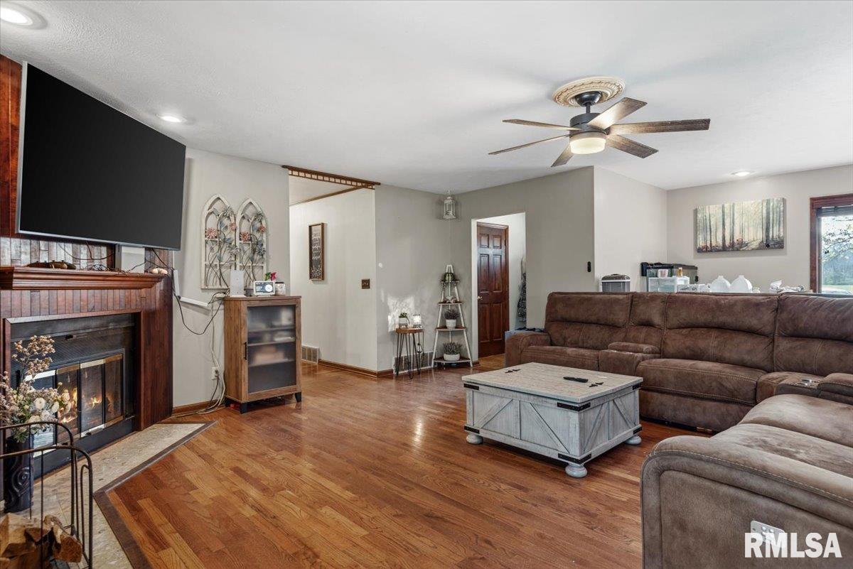 6487 Rentshler Road, Rochester, IL 62563 — photo 2