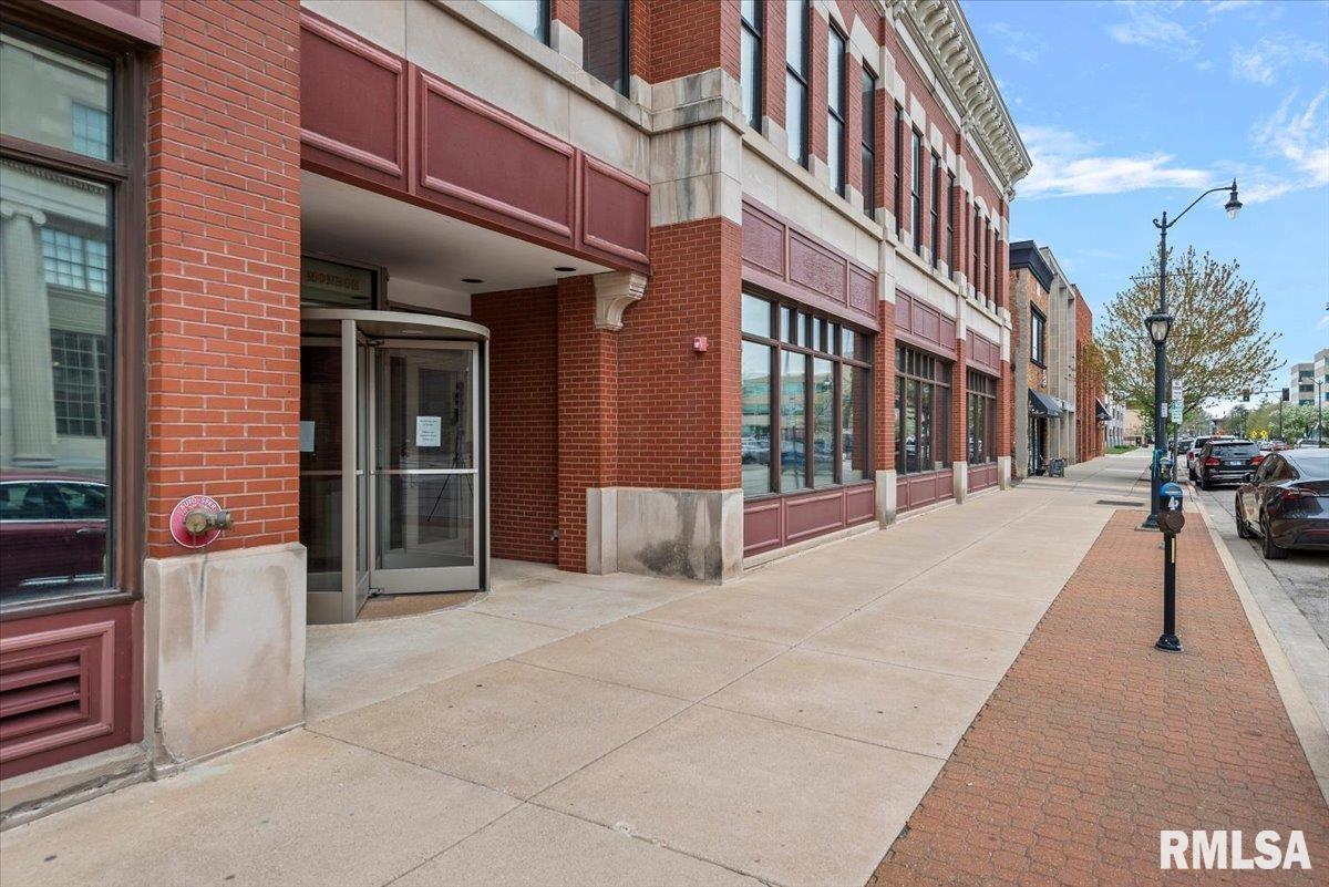 611 E Monroe Street — photo