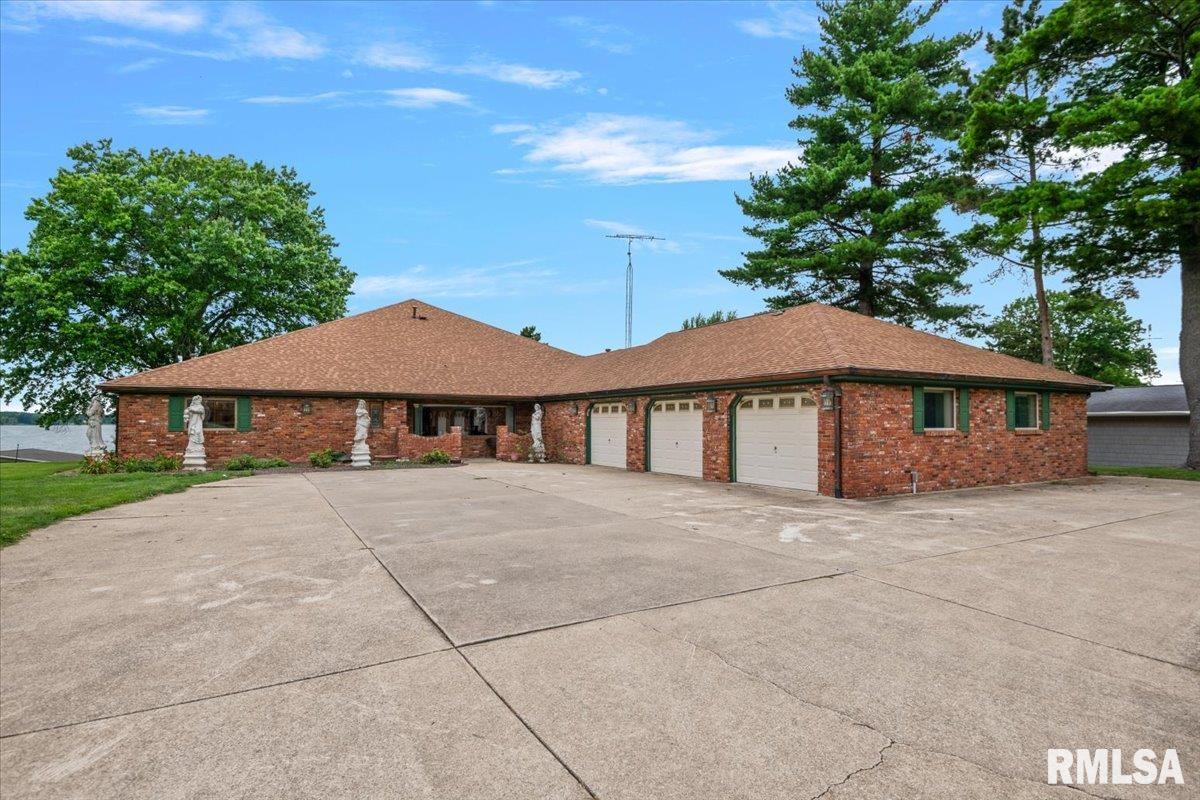 1013 E Lake Shore Drive — photo